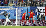 Los jugadores de Bélgica protestaron diversas acciones en el terreno de juego.