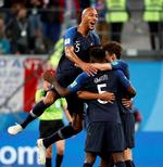 Los jugadores de Francia saltaron de alegría tras el silbatazo.