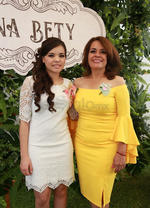 Su mamá la Dra. Ana Beatriz González, cuidó todos los detalles de la recepción.