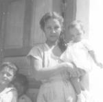 15072018 Sra. Anita Alemán (f) con sus hijos: Eladio, Carlos y Cuca Pacheco, en 1950.