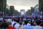 La Selección Nacional de Francia desfiló como campeona del mundo por las calles de París.