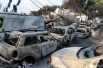 Según informó el alcalde de Rafina, Evánguelos Burnús, al menos un millar de casas han sido destruidas y unos 200 vehículos han sido dañados en mayor o menor medida por las llamas.