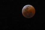 La "luna de sangre" reapareció con el eclipse lunar más largo de la historia.