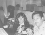 29072018 Sr. Epifanio Pacheco (f) con su hija, Guadalupe, y la actriz Verónica Castro, en un viaje de Madrid a Miami por Aeronaves de México en los años 80.