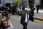 Simpatizantes acudieron al Tribunal a arropar a López Obrador.