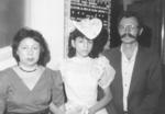 12082018 Amalia Velázquez Ramírez en sus XV años con sus papás, Conchita Ramírez y Rito Velázquez González, en 1986.