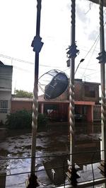 Fuerte lluvia, granizo y viento desquician a la capital de Durango