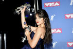 En los premios MTV Video Music, la cantante de ascendencia latina, Camila Cabello ganó dos "Hombres de la luna" por su video del tema Havana y como Artista del año.