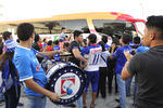 Fieles aficionados de Cruz Azul en la región se dieron cita para recibir al cuadro capitalino.