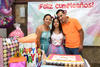 29082018 EN FESTEJO.  Diana García y Martha Delgado junto a su padrino, Pineda Damián.