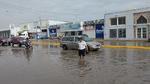 Intensa lluvia azotó Torreón la madrugada del martes.