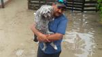 Ciudadanos no se olvidaron de sus mascotas tras las lluvias registradas en Piedras Negras.