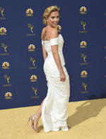 Scarlett Johansson llega a la ceremonia anual de los Primetime Emmy Awards.
