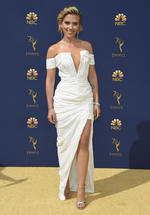 Scarlett Johansson llega a la ceremonia anual de los Primetime Emmy Awards.
