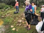 A través de páginas de internet, el grupo Limpiemos Durango hizo el llamado para acudir el pasado domingo por la mañana a realizar un trabajo de limpieza en la presa Garabitos.