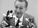 Walt Disney


Walt Disney y Mickey Mouse son una parte vital de la cultura popular actual, pero este hombre no siempre tuvo la suerte de su lado. Fue despedido de un periódico porque le dijeron ‘que no tenía imaginación’. Su primera compañía de animación, formada en 1921 en Kansas, se disolvió, además de que MGM le dijo que su dibujo de Mickey no serviría nunca porque ahuyentaría a las personas.