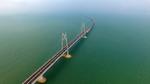 Este puente comunicará las regiones administrativas especiales de Hong Kong y Macao con el puerto de Zhuhai, en la Gran Área de la Bahía del río de la Perla, en China.