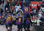 Festejo de los jugadores de Barcelona tras un gol de su equipo.