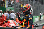 El holandés holandés Max Verstappen y el británico Lewis Hamilton corren durante el Gran Premio de México.