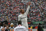 Hamilton (Mercedes) se proclamó este domingo campeón del mundo de Fórmula Uno por quinta vez al acabar cuarto en el Gran Premio de México.