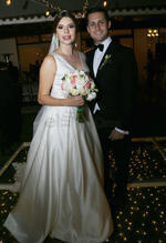 Fernanda Flores y Antonio Mier lucieron espectaculares en el día de su boda.