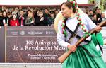 Por primera vez en la historia contemporánea, un gobernador presidió en Monclova el desfile de aniversario de la Revolución Mexicana.