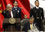 López Obrador en la tribuna con López Obrador.