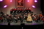 Decenas de músicos de diferentes edades sorprendieron al respetable con un concierto especial.
