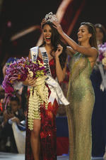 Catriona Gray le dio a Filipinas su cuarta corona en Miss Universo.