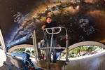 Efraín Gaytán es uno de los creadores del mural de las constelaciones en la cúpula de la Plaza del Eco de Torreón, que se caracteriza por ser interactivo y en donde participa el Planetarium, una asociación que trabaja por la divulgación de la ciencia y la astronomía en La Laguna.