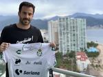 El exjugador de Santos Laguna, Marc Crosas, compartió una fotografía despidiéndose del 2018 en Puerto Vallarta con el nuevo uniforme Guerrero.