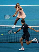 Federer se impone a Serena Williams en Copa Hopman