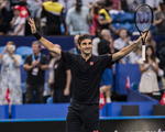 Federer comenzó la jornada y el año 2019 con triunfo por parciales de 6-4 y 6-1 sobre Frances Tiafoe, duelo en el cual no tuvo muchas complicaciones para imponerse y sumar su segunda victoria del certamen.