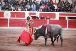Primero a "Don Nuncio", un toro de 480 kilos al cual supo llevar muy bien en una faena por derechazos.