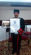 06012019 El Dr. Ricardo Rodríguez Reza, sosteniendo orgulloso su titulo en Postdoctorado y su Medalla al Mérito Académico.
