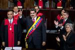Nicolás Maduro arrancó su controvertido segundo sexenio con un panorama nada fácil, con una creciente presión internacional y una crisis sin precedentes.