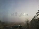 Así se apreció la neblina en cruce de calle Tamazula y Piedras Negras en Parque Industrial de Gómez Palacio.