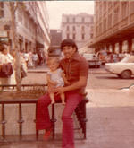 Carlos Rodríguez Macías con su hija, Diana, en la Ciudad de México en 1975.