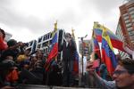Se vive tensión en Venezuela; chavistas y oposición toman las calles