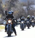 Procedentes de Coahuila, Nuevo León, Chihuahua, Zacatecas, San Luis Potosí, Jalisco, Querétaro, Ciudad de México y de Estados Unidos, los motociclistas participaron en la ceremonia de la Bendición de los Cascos en Parras.
