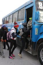 La caravana que se usó para el traslado de los migrantes ocupó alrededor de 50 autobuses.