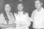 Ma. de Lourdes Gómez de González el día de su onomástico el 11
de febrero. La acompañan sus hermanos, José Luis y Olivia Gómez Esparza, en 1963.