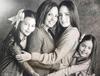 11022019 EN FAMILIA.   Claudia Serna con sus hijas Sofi, Deby y Barby.