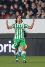 Lainez estrena gol con Real Betis y empata en la Europa League