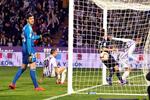 Un nuevo doblete de Karim Benzema fue la clave para que un Real Madrid más bien errático goleara el domingo 4-1 al Real Valladolid, flaco consuelo para el conjunto Merengue tras el fracaso de mitad de semana en la Liga de Campeones.