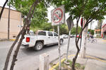 Sin líneas. En las esquinas del sector centro de Gómez Palacio, por donde pasan cientos de ciudadanos, no hay líneas peatonales.