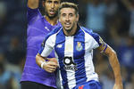 9.- Luego de su paso por Holanda, Jesús Manuel Corona recaló en el FC Porto por 10.5 millones de euros.