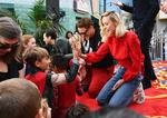 'Avengers' visitan a niños en Disney California Adventure
