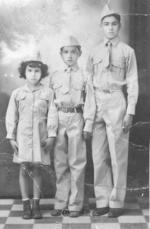 Rodolfo Ibarra, María de los Ángeles y Mario en 1943 en la Escuela Miguel Hidalgo y Costilla.
