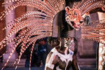 El espectáculo parte sonidos autóctonos y danzas prehispánicas.